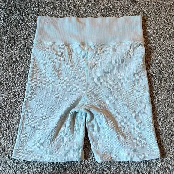 Aerie Offline Biker Shorts - Picture 3 of 3